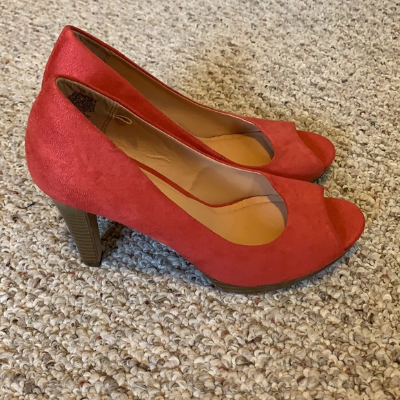 Old Navy Faux Suede Peep Toe High Heal - Picture 3 of 12